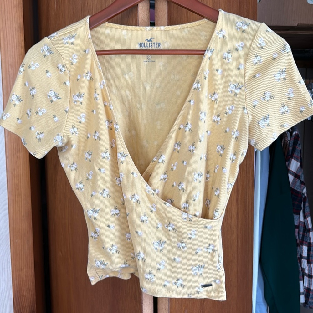 Hollister floral low cut baby tee